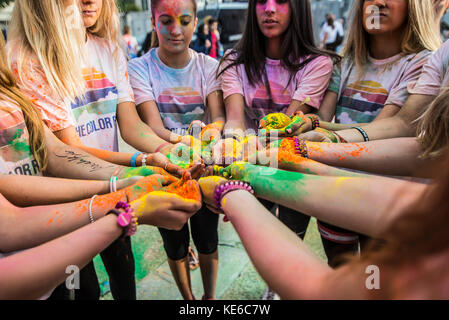 Turin, Italien, 10. September 2017: Teilnehmer während in der Farbe Run 2017 an der Piazza d'Armi in Turin am 10. September 2016 in Turin, Italien Stockfoto