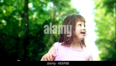Portrait von schönen Mädchen mit Down-syndrom Stockfoto