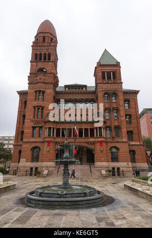 Januar 8, 2016 San Antonio: Die Bexar County Courthouse gebaut aus rotem Sandstein wurde 1896 abgeschlossen Stockfoto