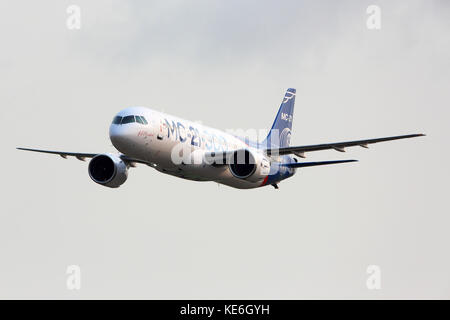 Schukowski, Moskau, Russland - 17. Oktober 2017: Irkut MS-21 73051 ersten fliegenden Prototypen einer neuen russischen Verkehrsflugzeugs Landung in ramenskoe Stockfoto