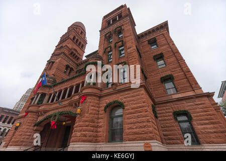 Januar 8, 2016 San Antonio: Die Bexar County Courthouse gebaut aus rotem Sandstein wurde 1896 abgeschlossen Stockfoto