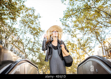 Frau in Barcelona reisen Stockfoto