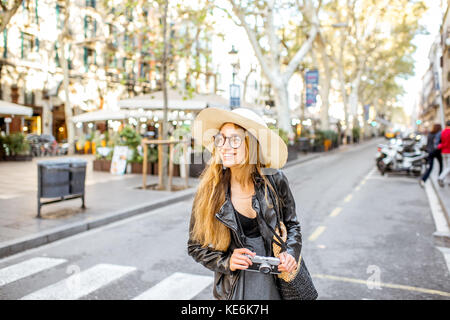 Frau in Barcelona reisen Stockfoto