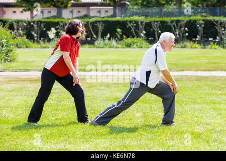 Ältere senior paar Arbeiten im Park Stockfoto