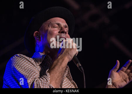 Gord Downie Der tragisch Hüfte führt am Canada Day, 2014 in Toronto. Downie starb im Alter von 53 am 18. Oktober 2017, nach einer Schlacht mit Gehirn Krebs. Stockfoto