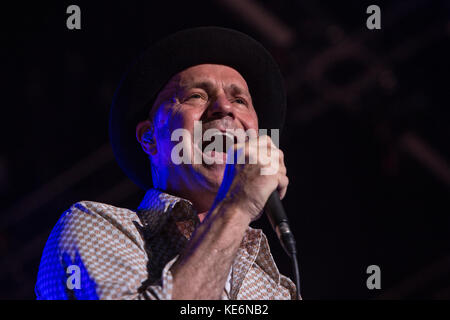 Gord Downie Der tragisch Hüfte führt am Canada Day, 2014 in Toronto. Downie starb im Alter von 53 am 18. Oktober 2017, nach einer Schlacht mit Gehirn Krebs. Stockfoto