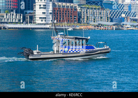 Nahaufnahme einer Polizei Boot patrouillieren in Sydney, Australien Stockfoto