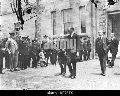 9796 Herzog von Gloucester trifft verletzten WW ICH Soldaten im Prince of Wales Krankenhaus mit ehemaligen Premierminister Billy Hughes auf der linken Seite Stockfoto