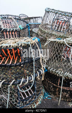 Krabben und Hummer Töpfe gestapelt auf Mudeford Quay Dorset Stockfoto