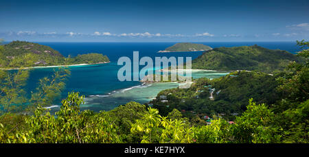 Die Seychellen, Mahe, Port Glaud, erhöhten Blick auf die Südküste, Panoramablick Stockfoto