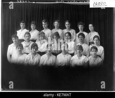 Eine Fotografie aus dem Jahr 1917, die Mitglieder des Western College Mathematics Club zeigt, die eine Gruppe von Personen, die sich für Mathematik interessieren, während des frühen 20. Jahrhunderts erfasst. Stockfoto