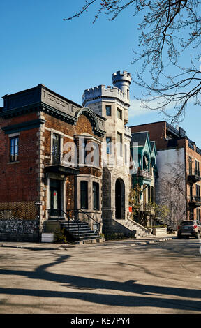 Wohngegend mit Häusern, die in der Vielfalt der Architektur, Plateau Mont Royal, Montreal, Quebec, Kanada Stockfoto