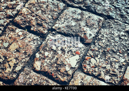 In der Nähe Bild von alten Stein Straße bei Nacht, Farbe Tonen angewendet, selektive konzentrieren. Stockfoto