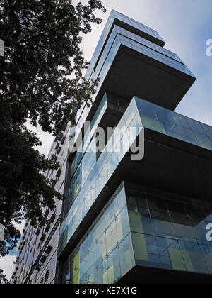 Sie suchen in der Manchester Civil Justice Center, ein moderner tiered Gebäude an Neubaugebietes Spinningfields entfernt, Manchester Stockfoto