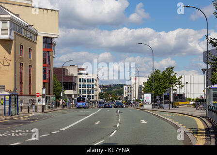 Blick hinunter Arundel Gate in Richtung Burgplatz, Lyceum auf der Linken, Sheffield, UK suchen Stockfoto