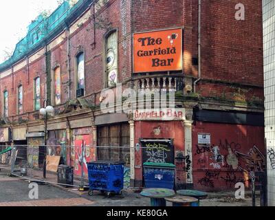 Verfallene Gebäude am unteren Garfield Street in Belfast. Stockfoto