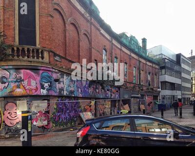 Verfallene Gebäude am unteren Garfield Street in Belfast. Stockfoto