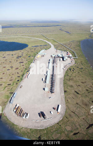 Luftaufnahme, Ölförderung, Pipeline, Ölfeld Prudhoe Bay, North Slope, Alaska, an der Küste Ebene Stockfoto