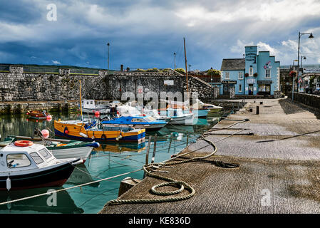 Fischerboote im Hafen, Carnlough, County Antrim, Irland Stockfoto