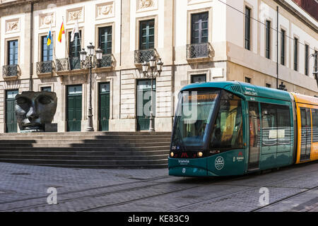 Teatro Guimera Mit eine Strassenbahn (Tram), Santa Cruz, Teneriffa, Kanarische Inseln, Spanien Stockfoto