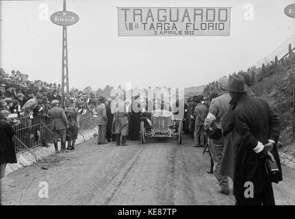 Jules Goux in seinen Stimmzettel an der Targa Florio 1922 Stockfoto