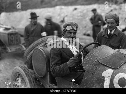 Giulio Foresti in seinen Stimmzettel an der Targa Florio 1922 Stockfoto
