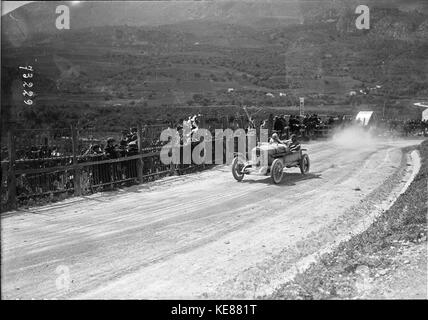 Eugenio Silvani in seinem Steyr an der Targa Florio 1922 Stockfoto