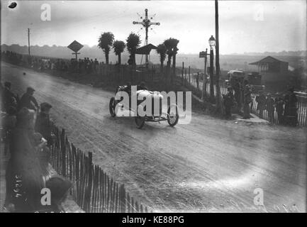 Albert Guyot beim Grand Prix von Frankreich 1913 (11) Stockfoto