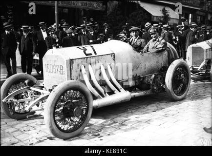 Léon Elskamp am 1913 Grand Prix de France in Le Mans Stockfoto