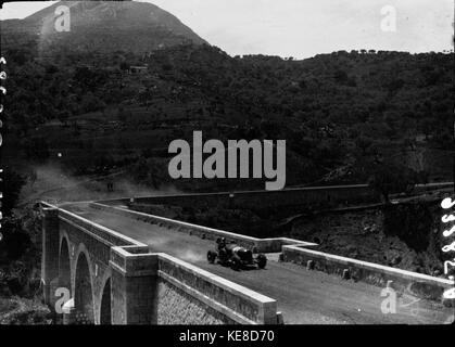 Tazio Nuvolari in seinem Alfa Romeo 8C 2300 Monza am 1932 Targa Florio (2) Stockfoto