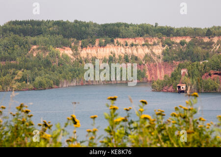 Marmor, Minnesota - Hill Anhang mine State Park. Der Park um die Tagebaugrube, jetzt überflutet, wo Eisenerz von 1913 bis 1978 gewonnen wurde. Stockfoto