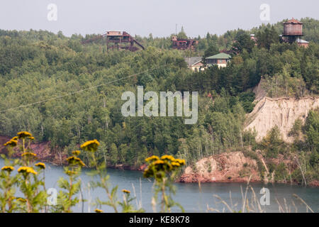 Marmor, Minnesota - Hill Anhang mine State Park. Der Park um die Tagebaugrube, jetzt überflutet, wo Eisenerz von 1913 bis 1978 gewonnen wurde. Stockfoto