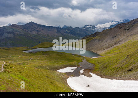 Moiry Tal, Schweiz - Schnee und den See in den Walliser Alpen im Kanton Wallis. Stockfoto