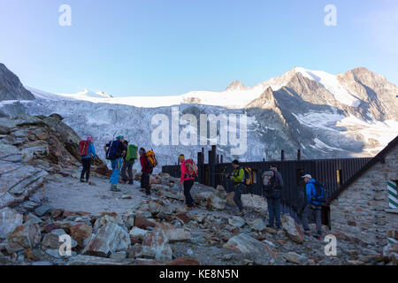 Moiry Tal, Schweiz - Kletterer Abfahrt Cabane de Moiry, Berghütte, Moiry Gletscher in den Walliser Alpen im Kanton Wallis. Stockfoto