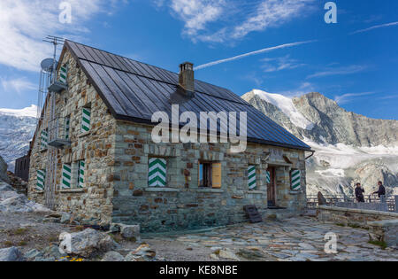 Moiry Tal, Schweiz - moiry Hütte Cabane de Moiry, einer Berghütte auf Moiry Gletscher in den Walliser Alpen im Kanton Wallis. Stockfoto