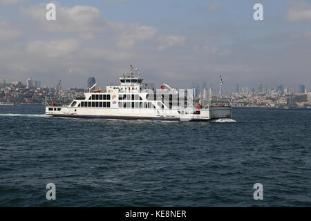 Istanbul, Türkei - 16. September 2017: istanbul Deniz otobusleri Fähre von europäischen, asiatischen Seite von Istanbul. 18 Fähren in 3 verschiedenen Typ Stockfoto