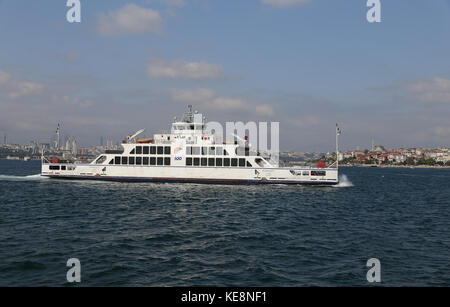 Istanbul, Türkei - 16. September 2017: istanbul Deniz otobusleri Fähre von europäischen, asiatischen Seite von Istanbul. 18 Fähren in 3 verschiedenen Typ Stockfoto