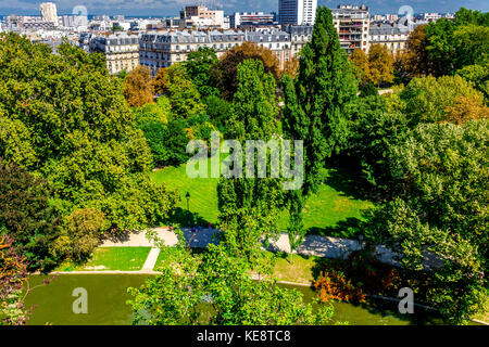 Buttes-Chaumont Park in Paris. Stockfoto