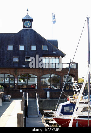 Salz Bar und Restaurant im Hythe Marina Village, Southampton, Hampshire, Großbritannien, Großbritannien Stockfoto