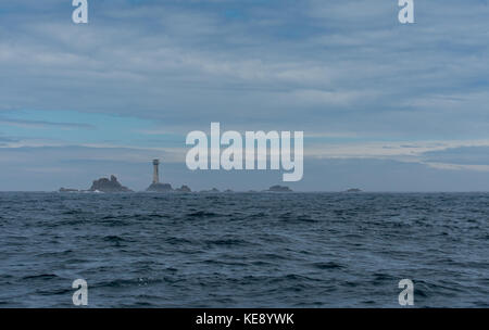 Longships Leuchtturm mit den Manacles Rocks Stockfoto