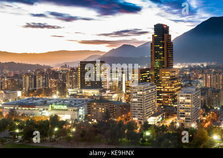 Region Metropolitana, Santiago, Chile - Blick auf den Parque Arauco, ein Einkaufszentrum im Stadtteil Las Condes, mit Einkaufsmöglichkeiten, Hotels und Premium Stockfoto