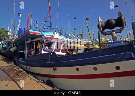 Mirissa Fischereihafen Südprovinz Sri Lanka Fischerboot Stockfoto