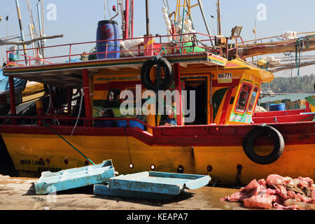 Mirissa Fischereihafen Südprovinz Sri Lanka eingerichtet Fischerboot Stockfoto