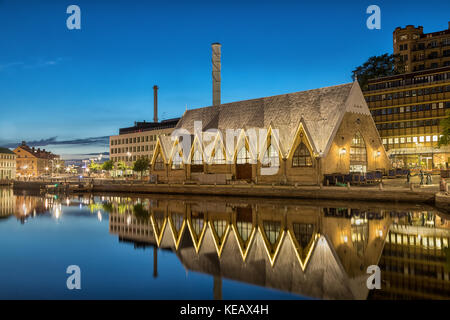 Feskekorka (Fisch Kirche) ist ein indoor Fischmarkt in Göteborg, Schweden, die ihren Namen von Ähnlichkeit des Gebäudes zu einer Neo - gotische Kirche Stockfoto