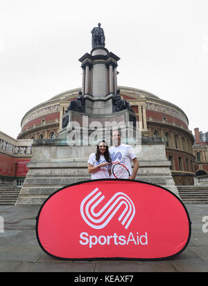 Die Sopranistin Laura Wright und Greg Rusedski in der Royal Albert Hall in London, um die Charity-Partnerschaft zwischen Champions Tennis in der Royal Albert Hall und sportsAid für 2017 zu starten. Stockfoto