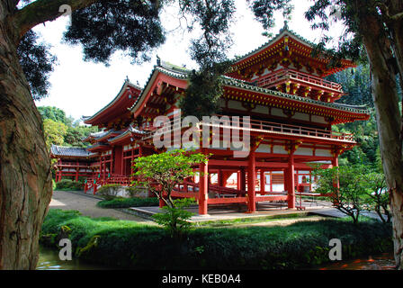 Der byodo-in Tempel auf der Insel Oahu, Hawaii, ist eine kleine Nachbildung des in Japan, das ist ein Weltkulturerbe. Stockfoto