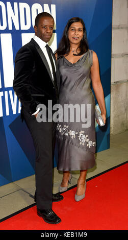 Foto Muss Gutgeschrieben werden ©Alpha Press 079965 14.10.2017 Adrian Lester und Ehefrau Lolita Chakrabarti London Film Festival Awards 2017 während des 61. BFI LFF London Film Festival 2017 in London Stockfoto