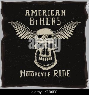 Das Symbol für die Biker Club, American Biker gang t-shirt Design mit Hand gezeichnet Schädel in Motorrad Helm auf der alten Grunge dunklen Hintergrund. Stock Vektor