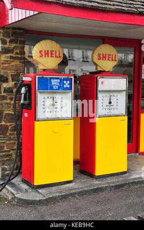 Alte Shell Tankstellen außerhalb der alten Tankstelle an withypool auf exmoor in Somerset uk Stockfoto