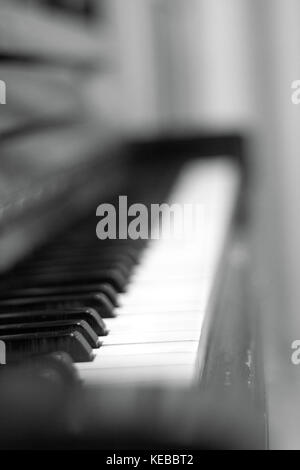 Nahaufnahme der Klaviertasten. Schließen Sie frontalen Ansicht. Stockfoto